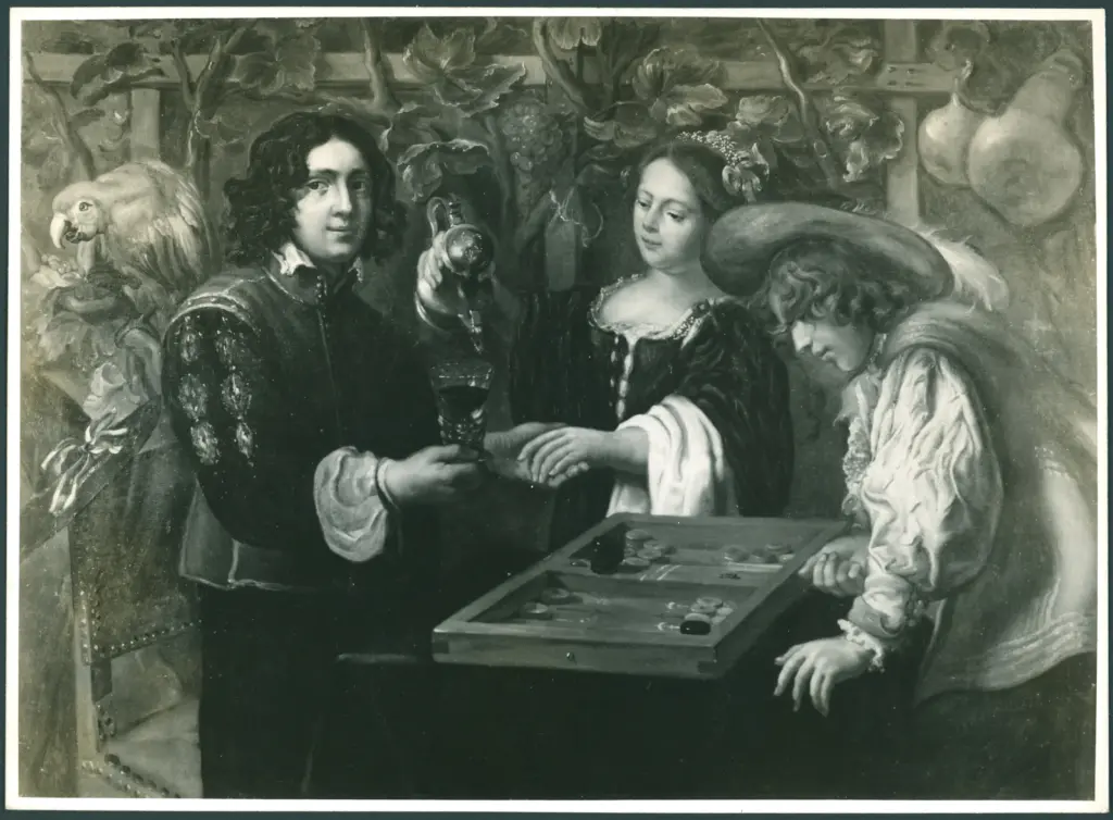 Giocatori di backgammon con donna che versa un calice di vino