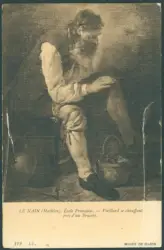 Vecchio che si calda vicino a un braciere