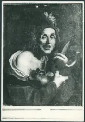 Donna anziana con prosciutto e caraffa