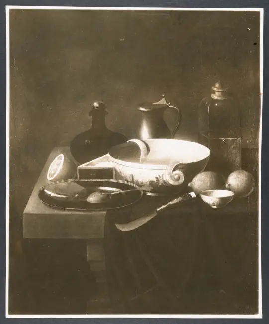 Natura morta con vasellame e limoni