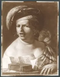 Cantante con cappello piumato