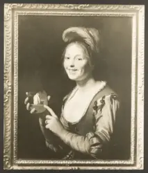 Figura femminile che indica un quadretto